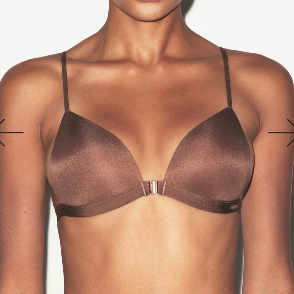 SKIMS wireless front-closure Bra in Jasper